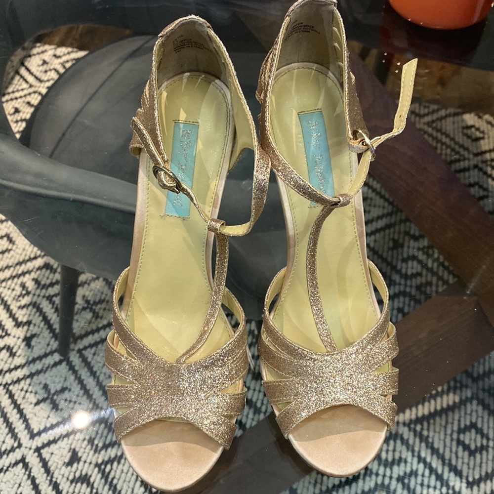 Woman’s high heels, 4inch heels - Picture 2 of 4